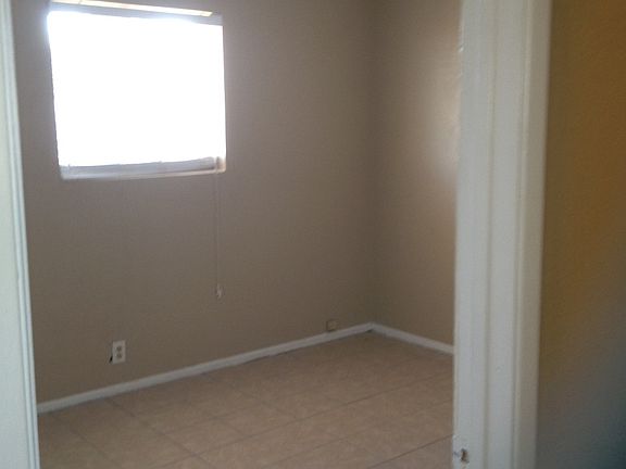 5th image of 655 W Dewey Ave