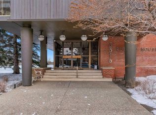 3316 N Rideau Pl SW #302, Calgary, AB T2S1Z4
