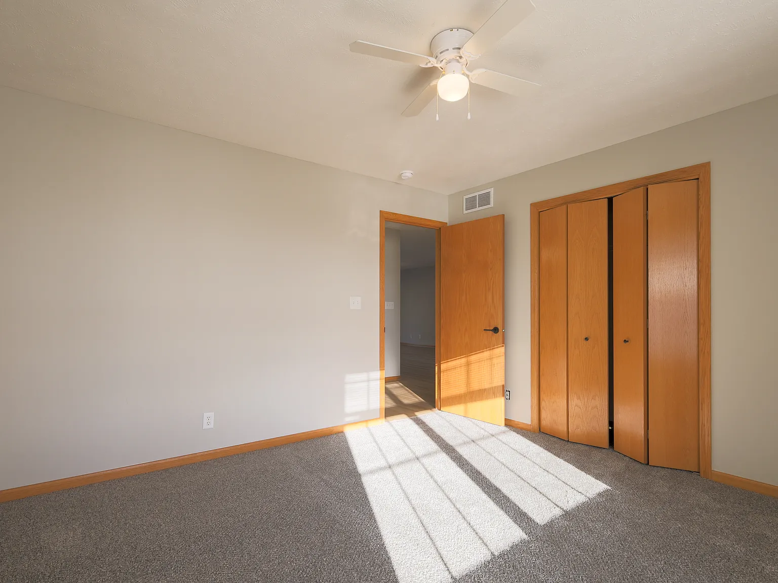 2 bed, 1330 sqft, $1,900 — Photo 4