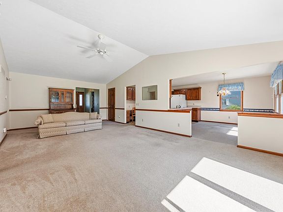 3rd image of 129 Wisteria Dr