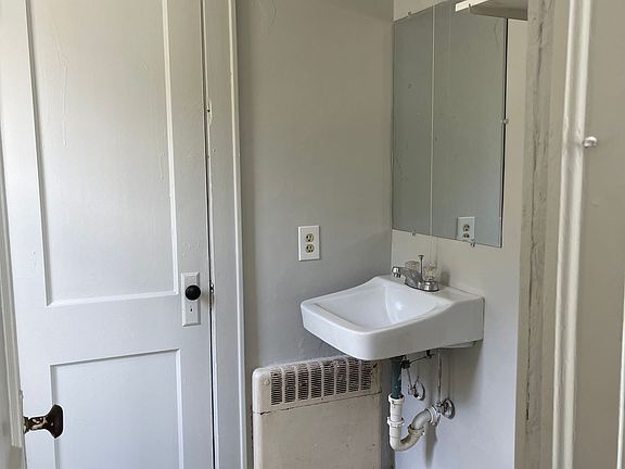 5th image of 701 Norman Ave #701