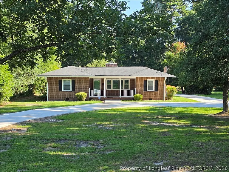 216 Country Club Dr — Photo 2