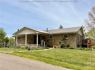 104 Ruby Ln, Sissonville, WV 25320