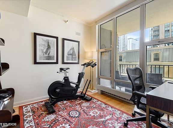 5th image of 25 E Superior St APT 1304