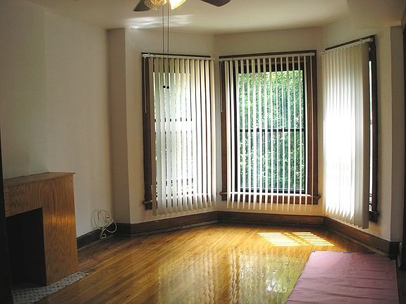 2nd image of 4328 N Kenmore Ave #2