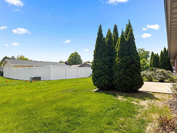 4th image of 106 Barrington Pl #9