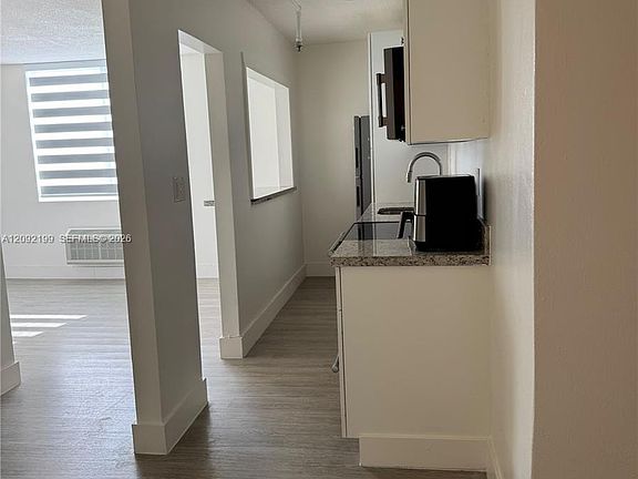 5th image of 1255 Collins Ave APT 406