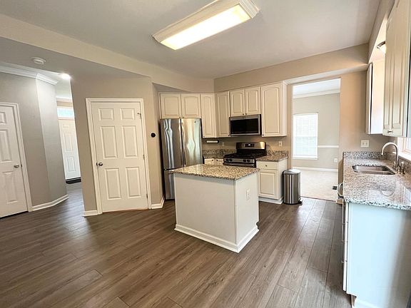 5th image of 3919 Lynnhaven Ln