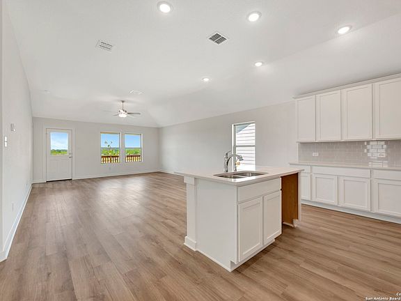 5th image of 6215 Persimmon Lake