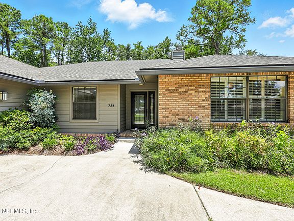 3rd image of 726 ARRAN Court