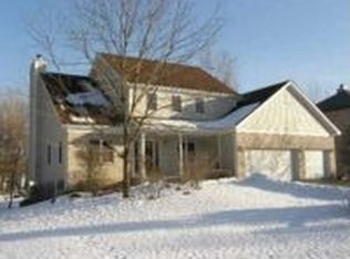 993 W Shore Dr, Fox Lake, IL 60020