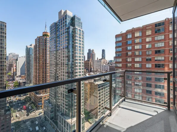 101 West 24th Street image 3 of 23