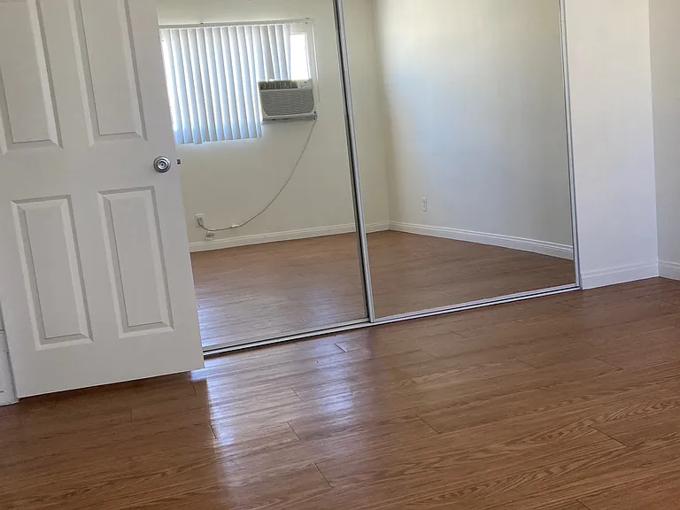 4232 Fair Ave #14 — Photo 4