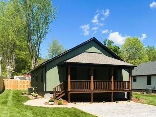 88 Atkins Dr, Black Mountain, NC 28711