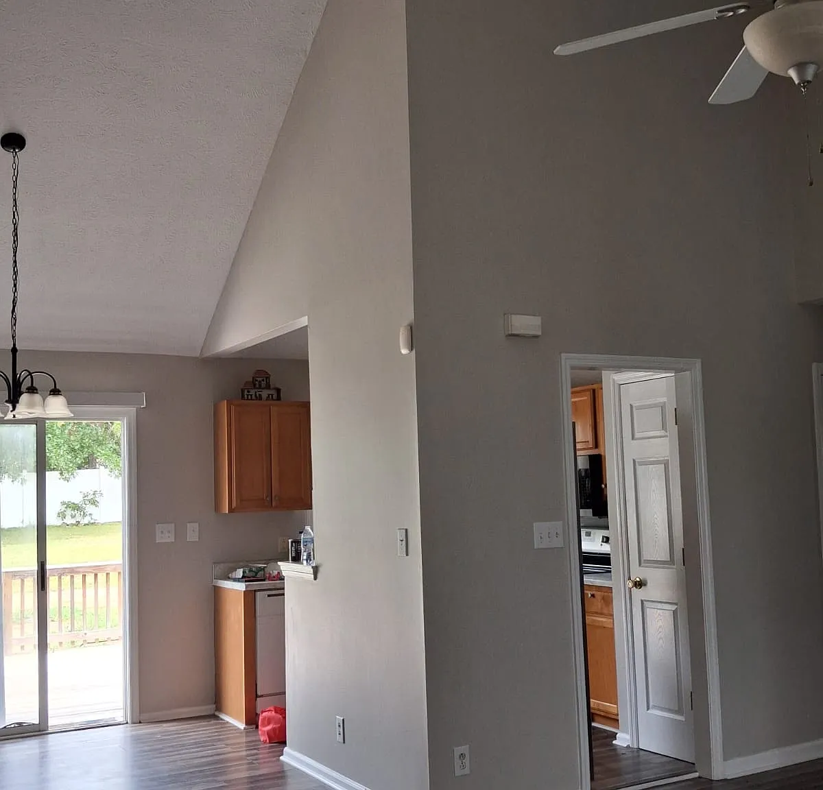 3 bed, 1444 sqft, $2,100 — Photo 4