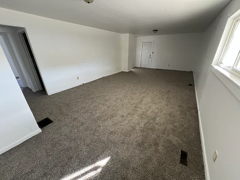 633 Baker St — Photo 11