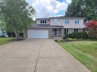 83 Hawthorne Dr, Orchard Park, NY 14127