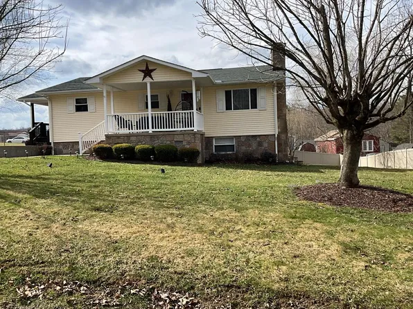 136 Taft St, Crab Orchard, WV 25827