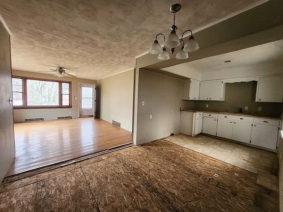 4th image of 362 Pearl Ave