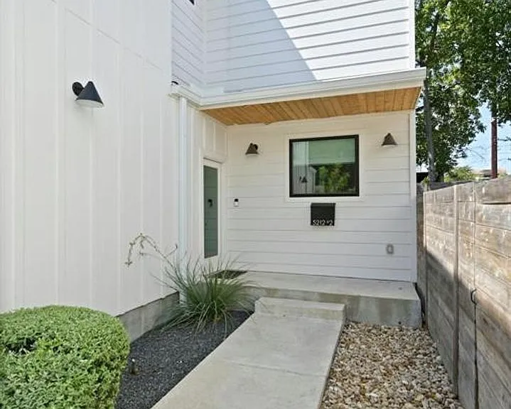 5212 Huisache St #1 — Photo 22