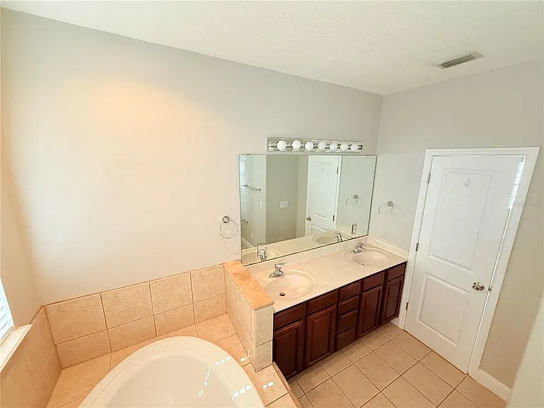 1105 Minnesota Ave #5 — Photo 11