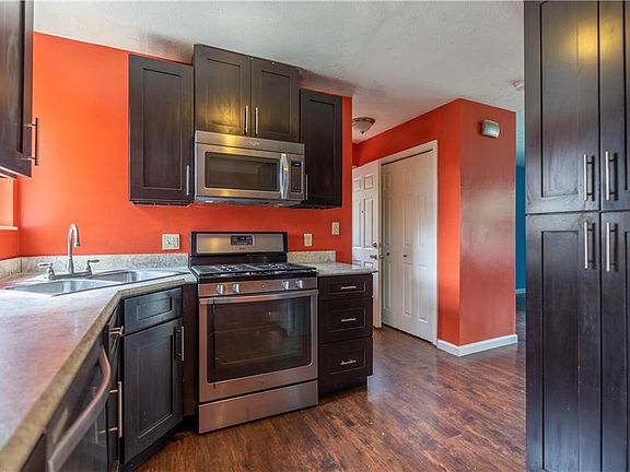 5th image of 814 Clover Ave