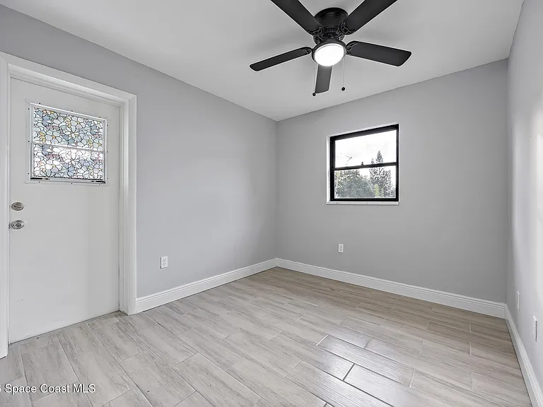 419 Marquis St — Photo 11