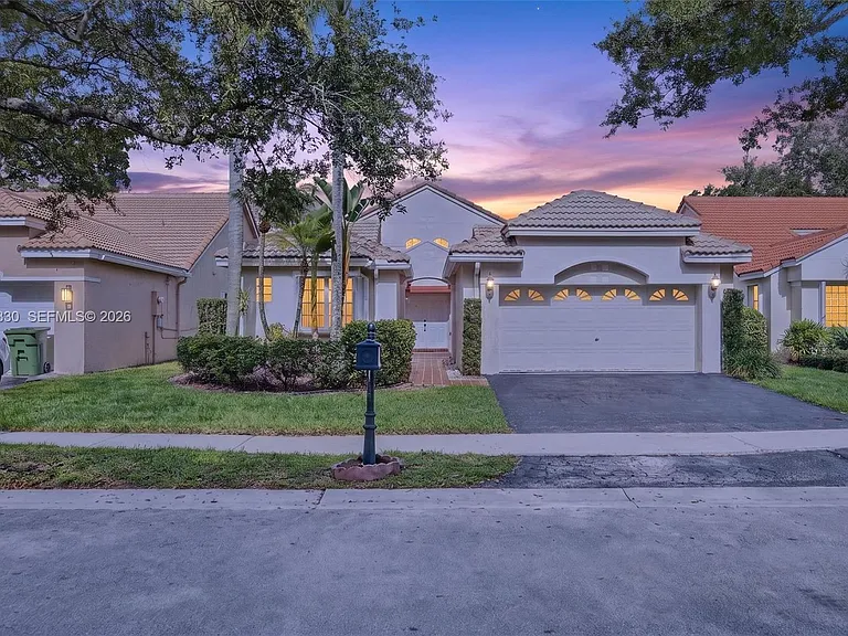 1520 Seabay Rd — Photo 1