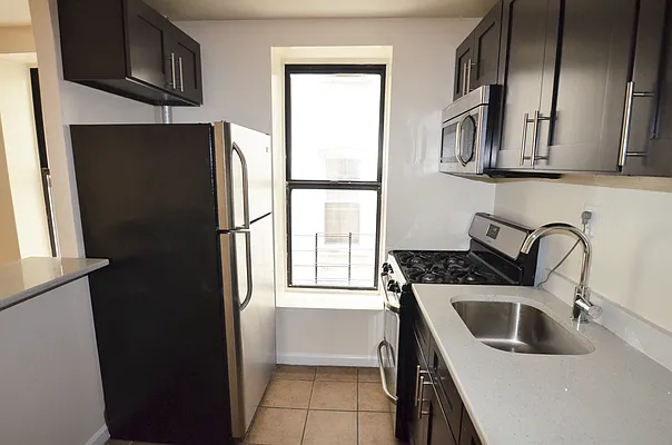 Rented by CITY SKYLINE REALTY INC | media 16