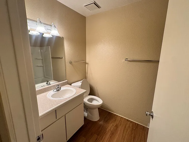 Acacia Apartments — Photo 33