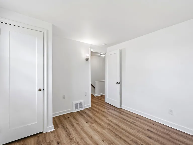 519 Vine St — Photo 12