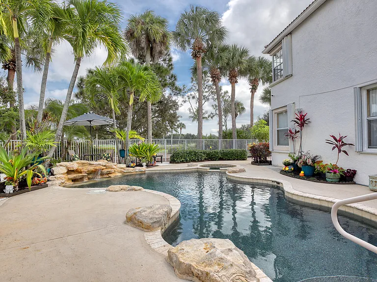 2070 Chagall Cir — Photo 7