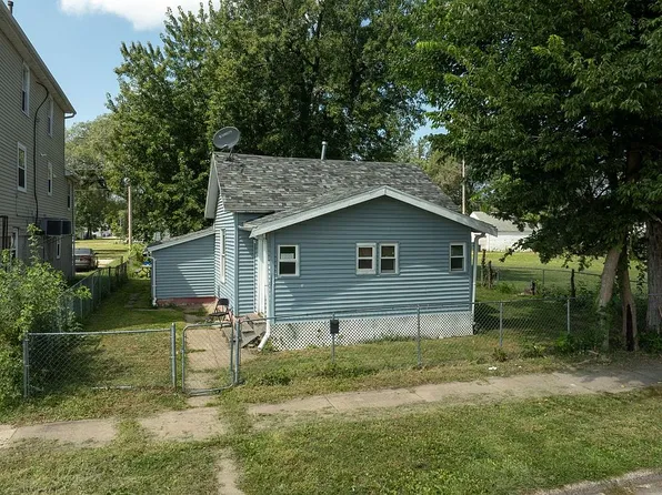 1220 5th St NW, Cedar Rapids, IA 52405