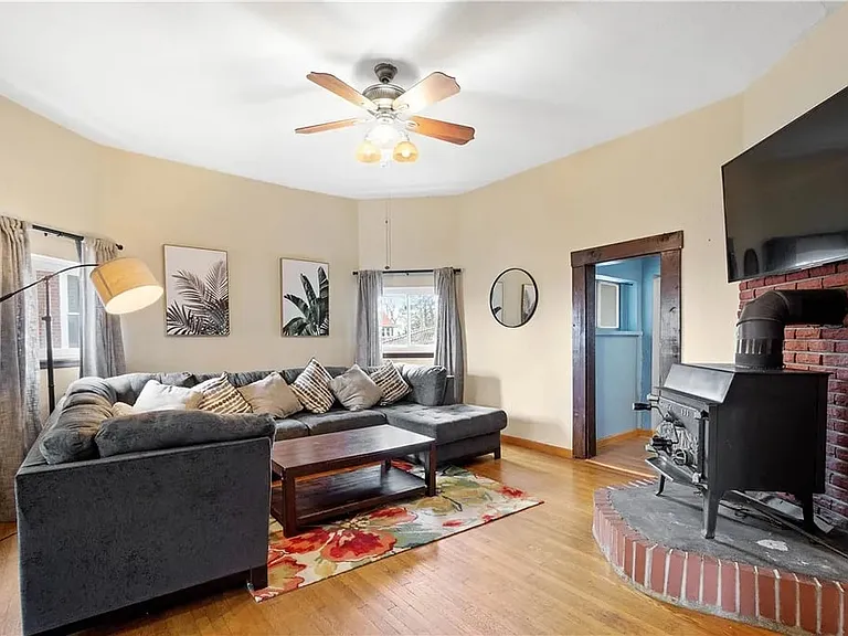 310 Marsonia St #1 — Photo 2