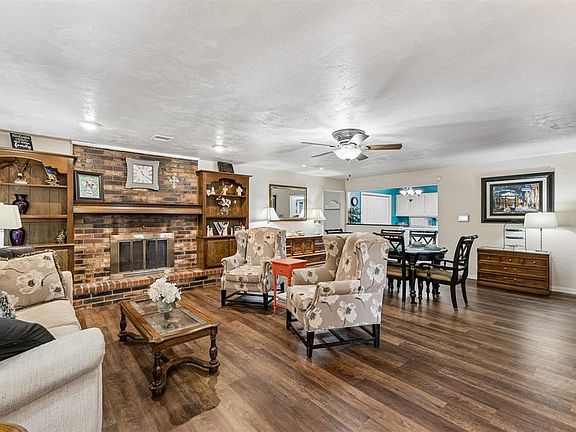 4th image of 9809 S Country Club Dr