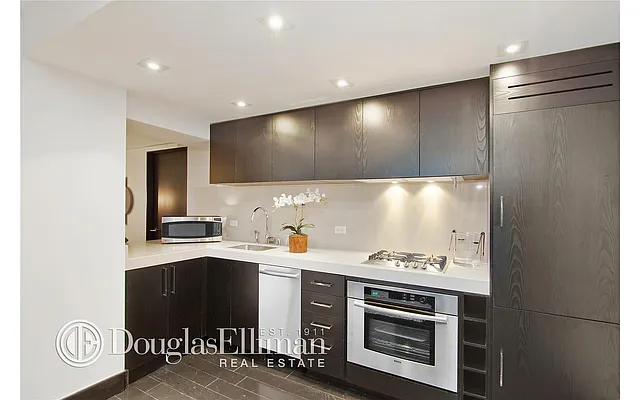 Sold by Douglas Elliman | media 26