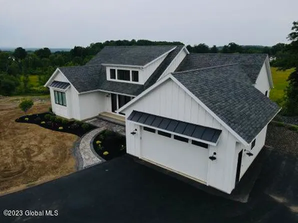 8 WELDING Way, Cohoes, NY 12047