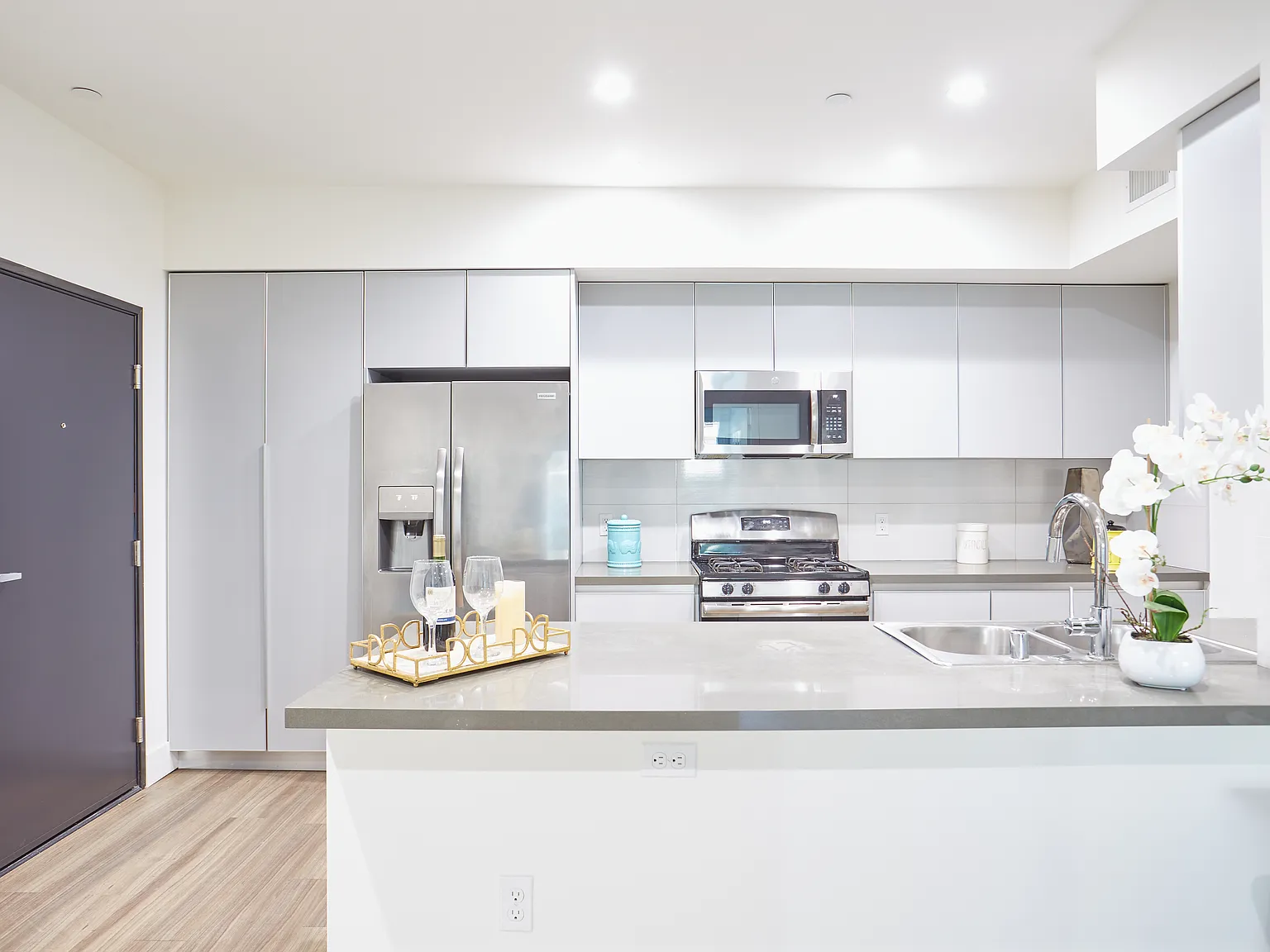 1515 Colby Ave — Photo 4