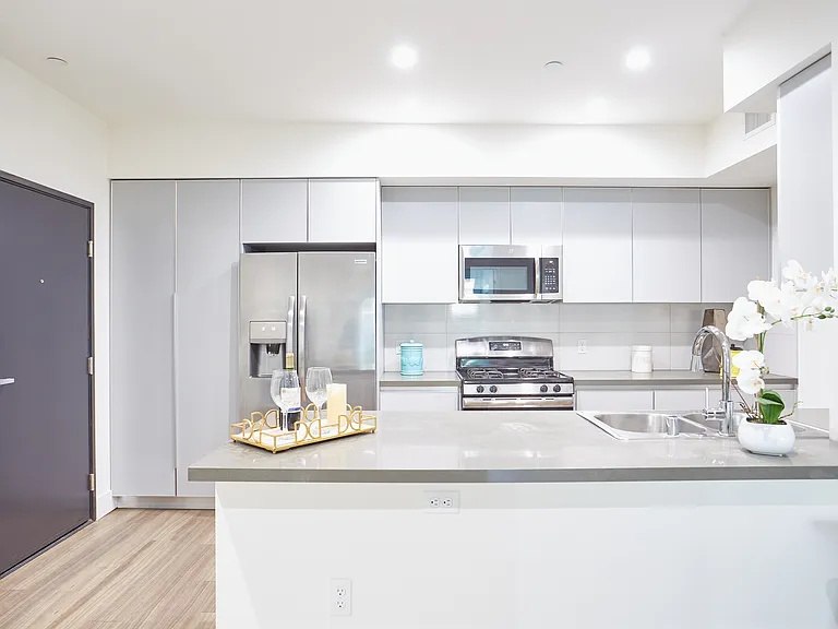 1515 Colby Ave — Photo 4