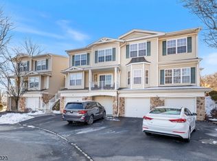 56 King George Rd, Green Brook, NJ 08812