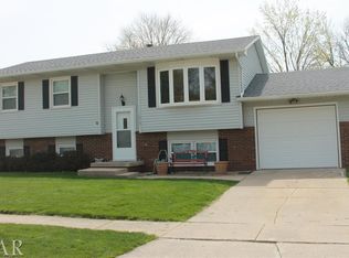 1819 Jacobssen Dr, Normal, IL 61761