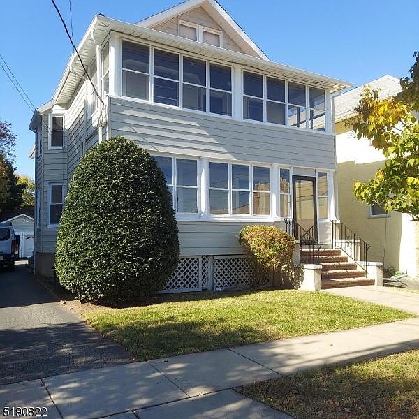 1st image of 88 Greenwood Ave Floor 1