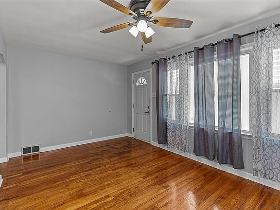 3rd image of 3311 Coles Ave