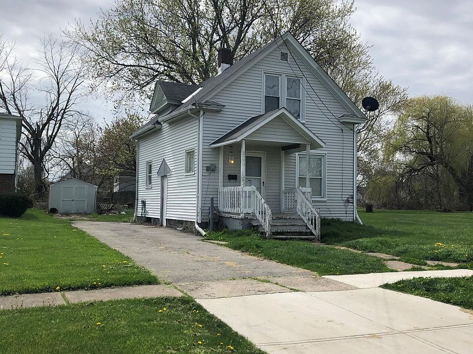 1st image of 905 W 13th St