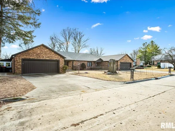 902 W Austin Dr, Peoria, IL 61614