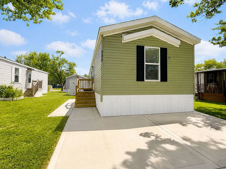 Oak Tree Village — Photo 33
