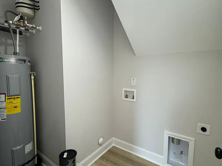 3530 Charing Cross Rd — Photo 28