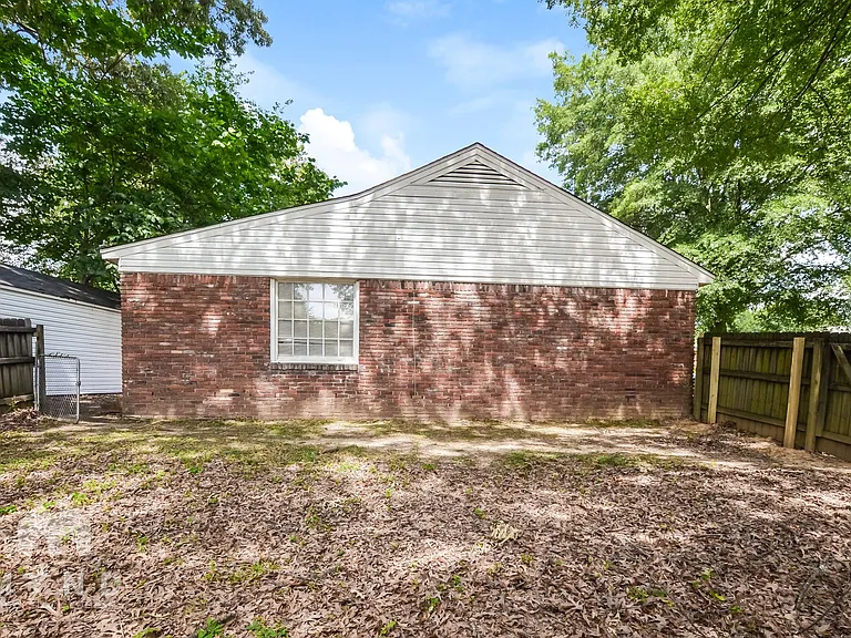 2154 Ashland Dr — Photo 19