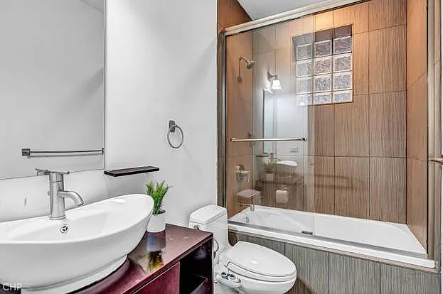 821 W Roscoe St #1 — Photo 105