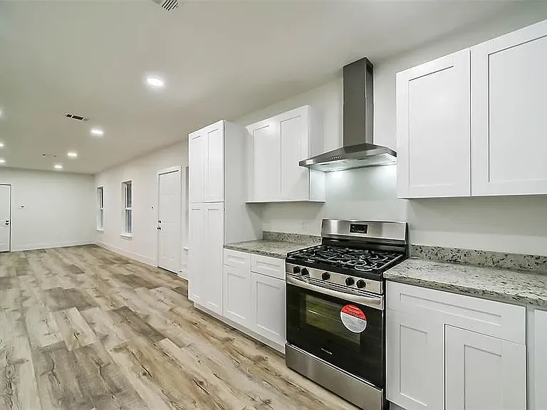2705 Winbern St — Photo 5